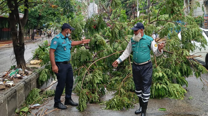 Activities of Motijheel Traffic Police during Remal