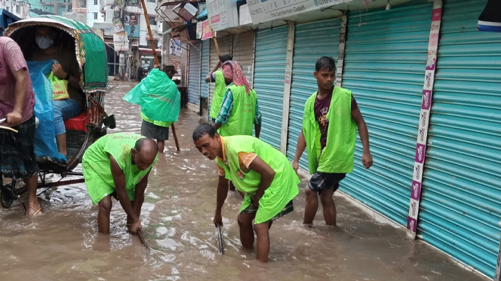 Cleaners are working hard to drain out water logged city. 